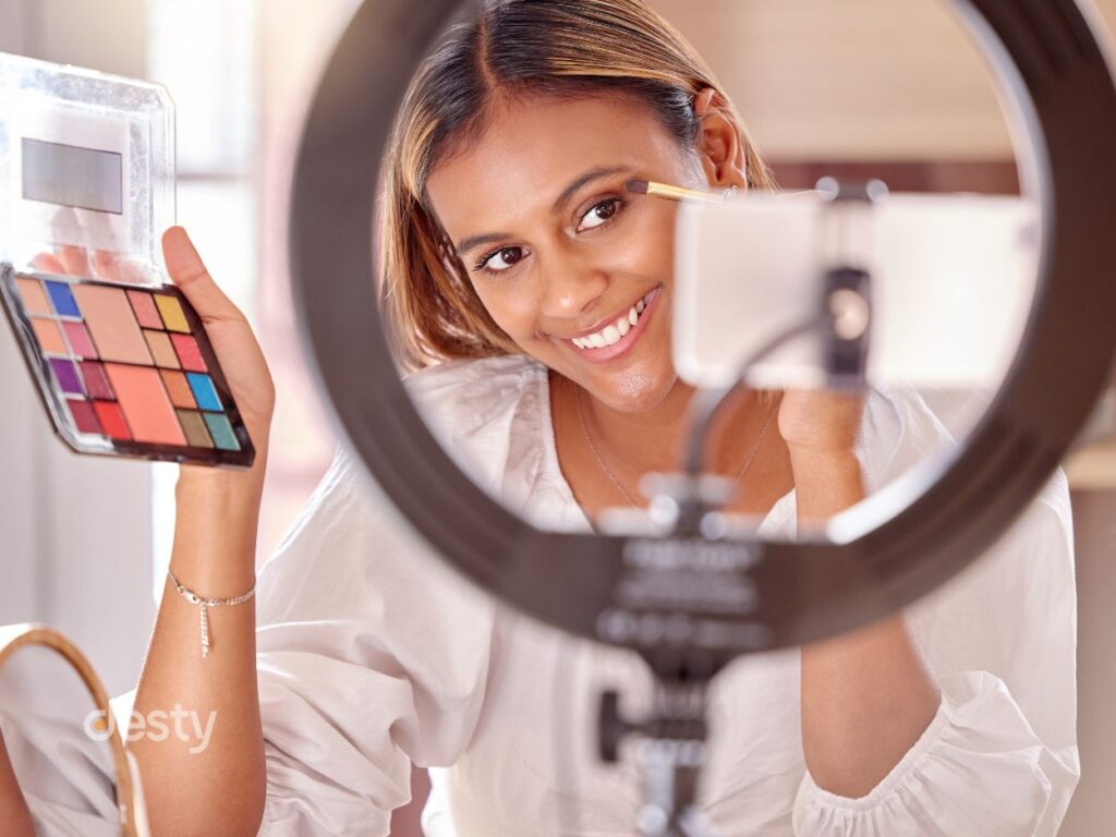 endorse adalah promosi yang pas untuk alat makeup - media.desty.app (3)